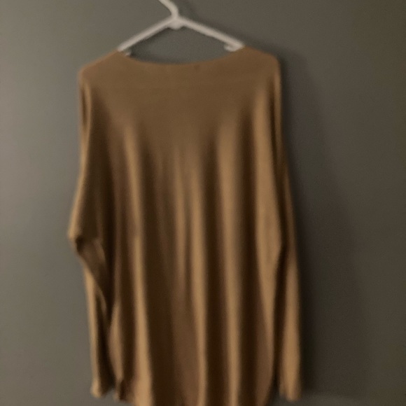 In Excellent Condition!! INC Long Sleeve Top - Picture 3 of 4